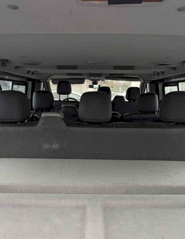 Espace arrière d'un minibus Europcar Atlantique